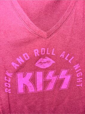 Rock and Roll KISS Graphic V-Neck Tee - Pink